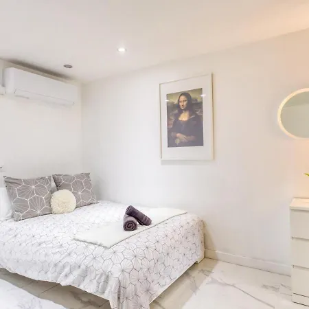 Evasion Urbaine Cozy Avec Terrasse Et Parking, A 10 Minutes De Paris Gare Du Nord *