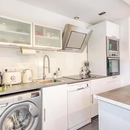Evasion Urbaine Cozy Avec Terrasse Et Parking, A 10 Minutes De Paris Gare Du Nord * Montmagny